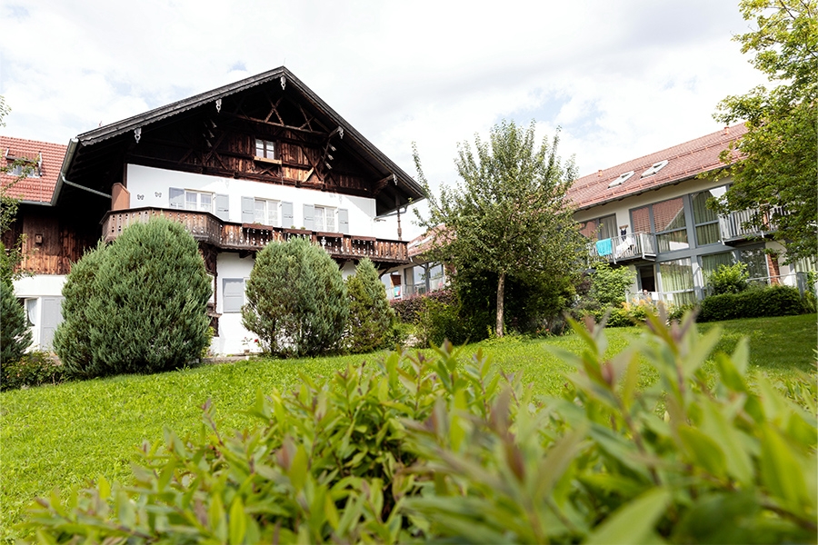 Außenansicht der Ohlstadtklinik, Ohlstadt. Außenansicht der Ohlstadtklinik, Ohlstadt.